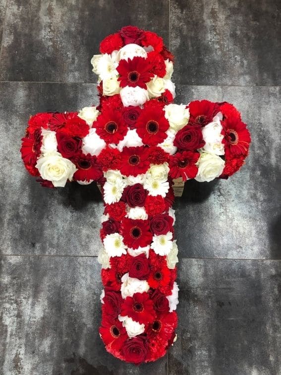 Composition florale deuil croix