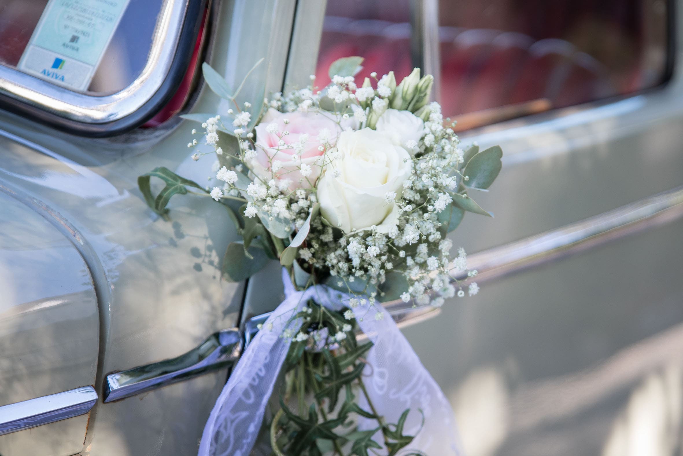 Fleurs mariage - décoration de rétroviseurs voiture