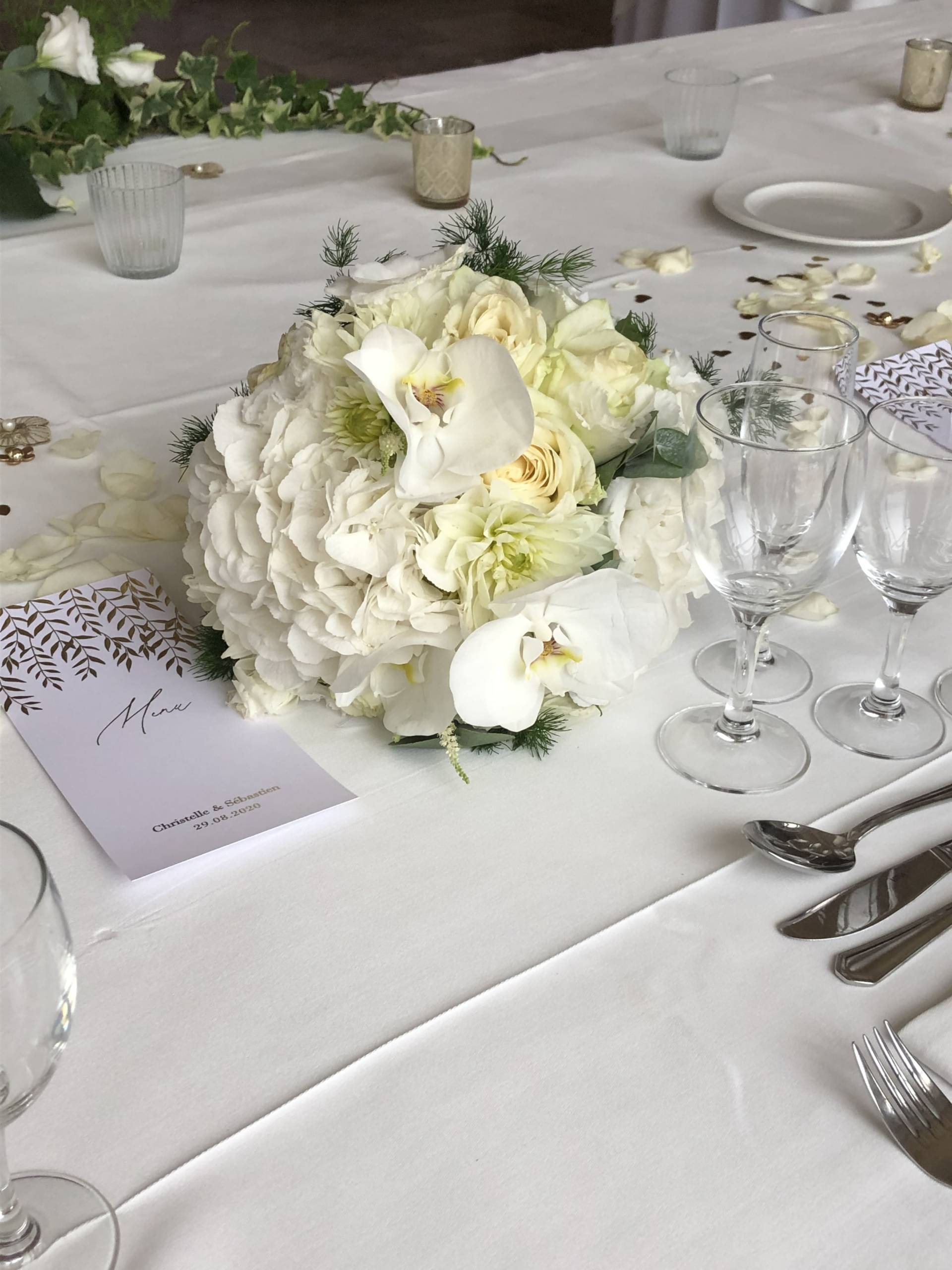 Composition florale mariage salle table